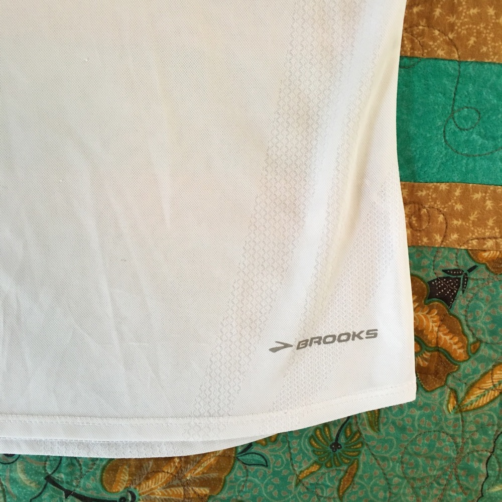 Brooks Lightweight Workout ππ½ββοΈ Top - Picture 3 of 5